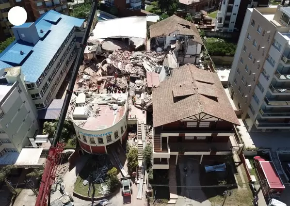 El derrumbe afectó a un edificio lindero en el que estaba María y su esposo. Foto gentileza de Fernando de la Orden.