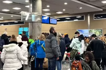 Bronca de pasajeros por un nuevo paro en Aeroparque