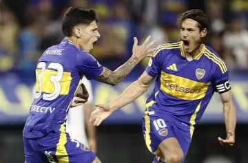 Boca goleó al Tomba y Gago consiguió su primer triunfo