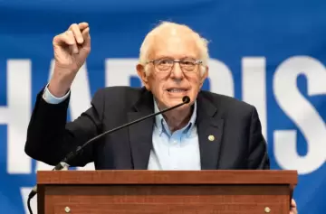 El "zurdo" Bernie Sanders cargó contra su propio partido tras la victoria de Trump