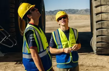 ¿Franco Colapinto ahora es minero? Manejó un camión de 7 metros