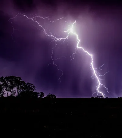 ¡Lo predijo! Vaticinó la caída de un rayo y la naturaleza le respondió en segundos