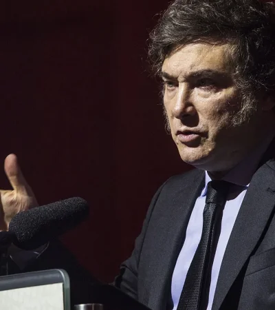 "O se cierra o se privatiza, pero no va a seguir en manos del Gobierno"