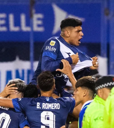 Vélez sigue en lo más alto del campeonato, a falta de seis jornadas.
