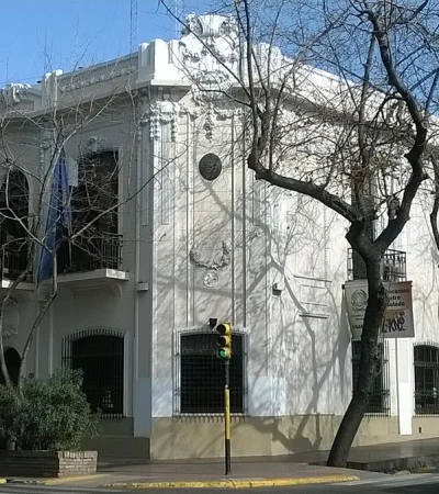Frente del Consulado de Italia en Mendoza (Perú y Necochea).