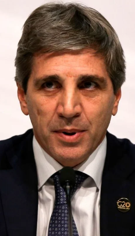 Luis Caputo instó a los usuarios de telefonía celular a dar "pelea" frente a los aumentos/