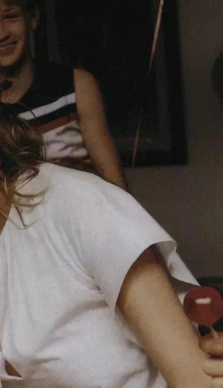 Murió Georgina Cooper: la supermodelo de los dientes separados que brilló en los 90