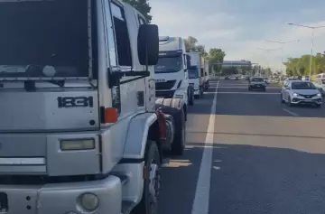Empresarios camioneros en pie de guerra: rechazan el "tarifazo" de Cornejo