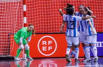 Selección de Futsal Femenino prepara la Copa América con amistosos en España
