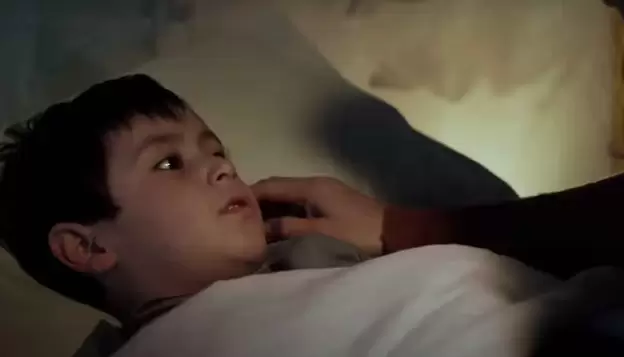 Un niño se va a dormir sin cenar según un spot de Unicef de agosto pasado.