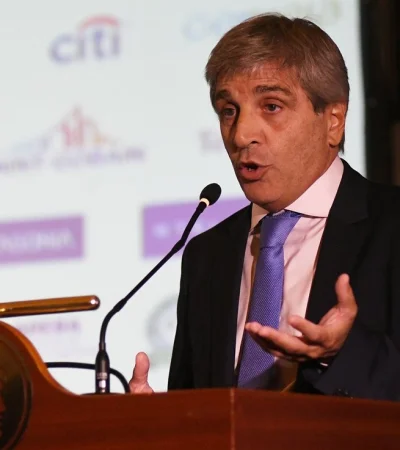 "Saldremos del cepo cuando estemos 100% seguros de que no va a generar un problema en la economía" (Luis Caputo)