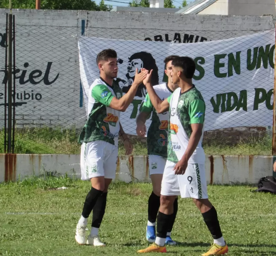 Ferro de Alvear venció al Azuloro y aún sueña