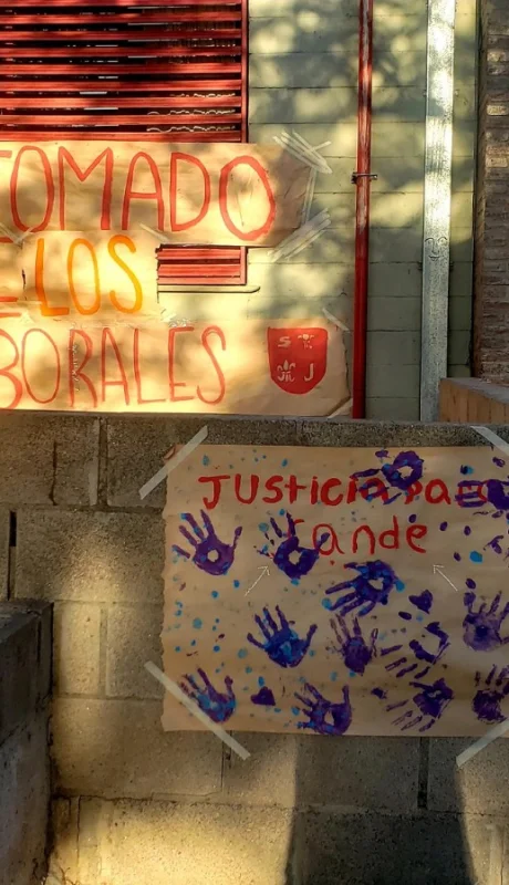 Tomaron el colegio San José en apoyo a la directora.