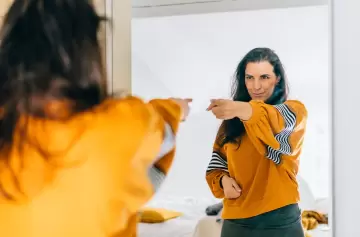 ¿Es raro hablar solo? La psicología responde y revela sus beneficios ocultos