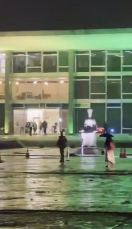 Dos detonaciones causaron el pánico generalizado en el distrito federal de Brasilia. Hay un fallecido confirmado.