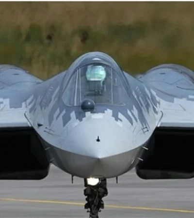 El misterioso Sukhoi Su-57, bautizado como Felon por la OTAN, se mostró por primera vez fuera de espacio aéreo ruso.