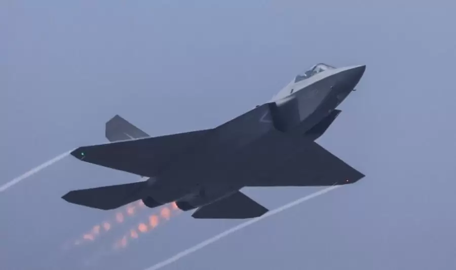 Un avión de combate furtivo J-35A de China.