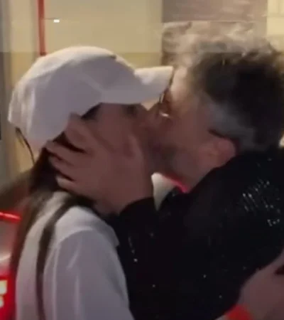 El beso entre Páez y el cantante de Mala Fama.