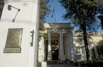 Docente universitario aprobaba exámenes a cambio de favores sexuales