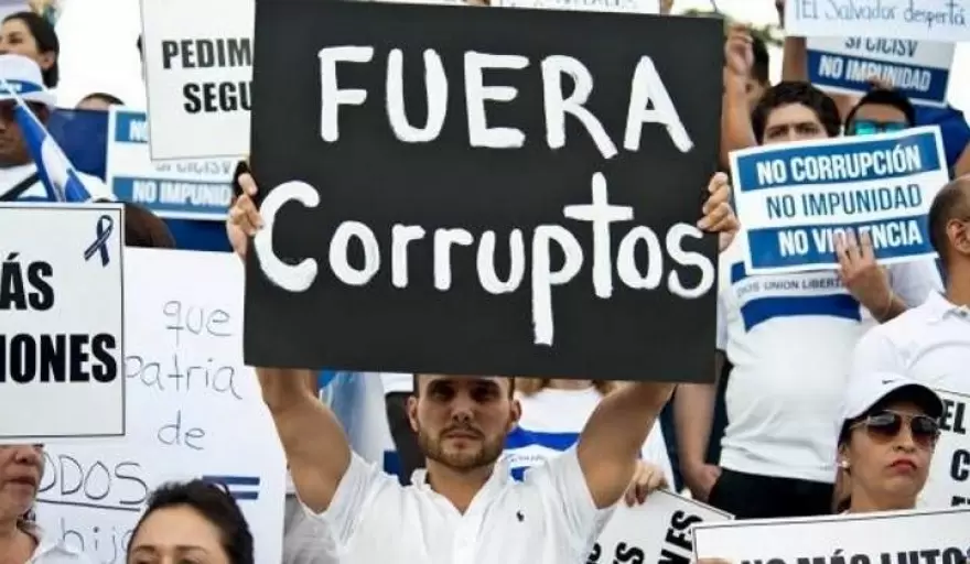 "La corrupción mata, como pasó en Once, la corrupción son obras que no se hicieron, como pasó en La Plata" (De Sensi)