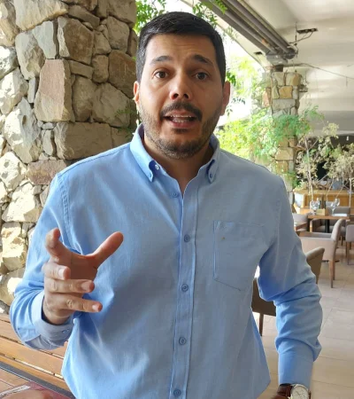 Nicolás Gonzále de Demokratia