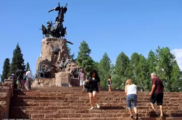 Más viajes, menos días: el nuevo perfil del turista argentino que dejó el feriado largo