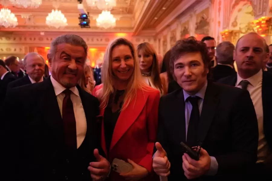 Sylvester Stallone, Karina y Javier Milei.