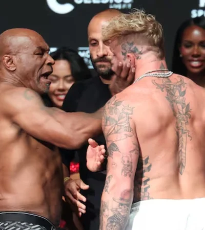 La cachetada de Tyson a Paul en el pesaje.