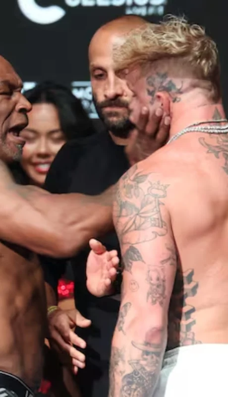 La cachetada de Tyson a Paul en el pesaje.