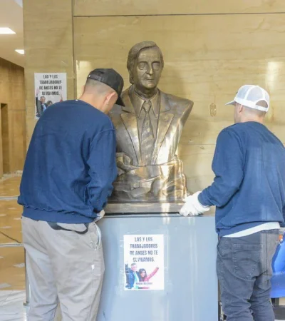 El busto del expresidente Néstor Kirchner que se encontraba en las oficinas de Anses fue retirado/ Sandra Pettovello