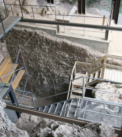 La cueva de la Arbreda guarda piezas de un valor arqueológico e histórico increíble. (Foto: web)