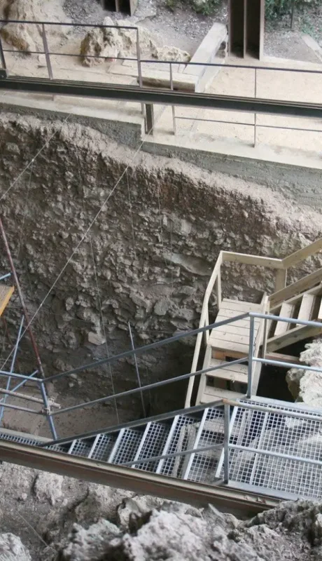 La cueva de la Arbreda guarda piezas de un valor arqueológico e histórico increíble. (Foto: web)