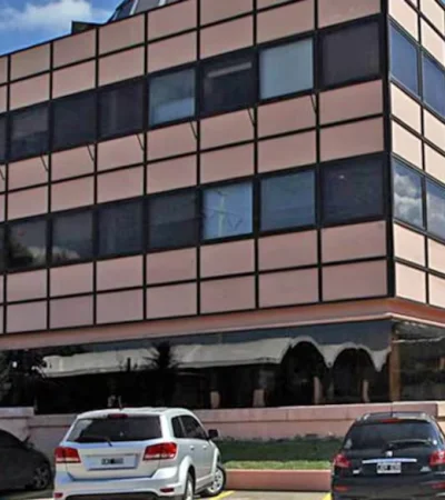 Edificio de la ex Ciccone.-