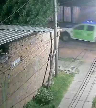 Video: murió al ser atropellado repetidas veces por un móvil policial