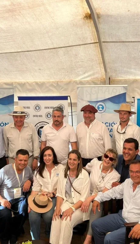 Victoria Villarruel con representantes del campo.