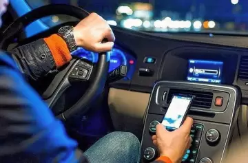 "La tecnología avanza, pero no queremos conductores leyendo WhatsApp"