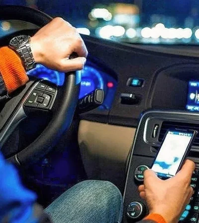 "Tratamos de modificar el inciso 9 del artículo 52 de la Ley, que prohíbe el uso de la telefonía móvil cuando se va conduciendo" (Pedro Serra)