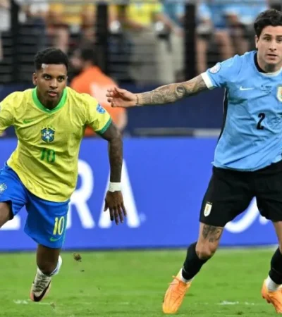 Brasil y Uruguay se miden este martes a la noche.