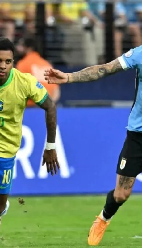 Brasil y Uruguay se miden este martes a la noche.