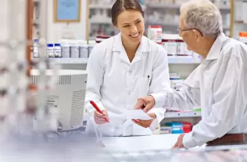 Farmacéuticos acordaron un salario básico de casi $1,5 millones para enero del 2025