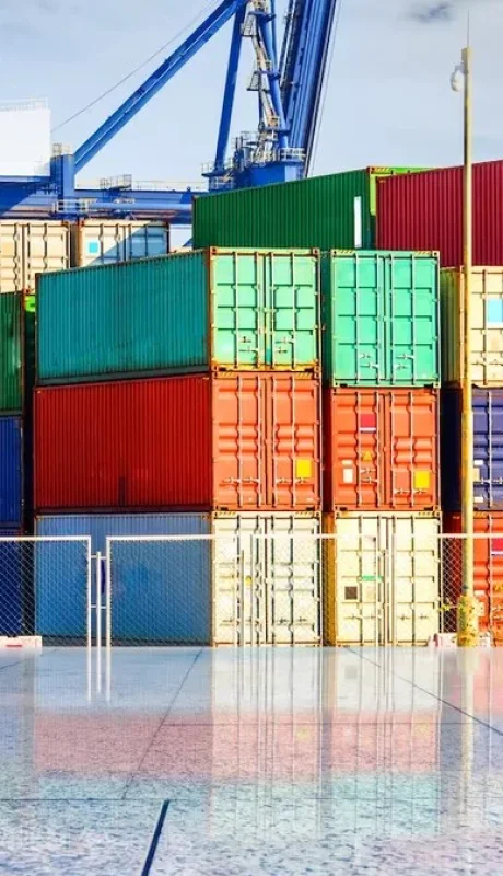 Importaciones crecen tras 20 meses de caída y exportaciones se disparan un 30%