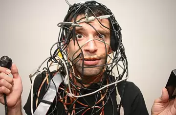 Miles de fotos y correos en el celular que son ignorados: un trastorno mental escondido