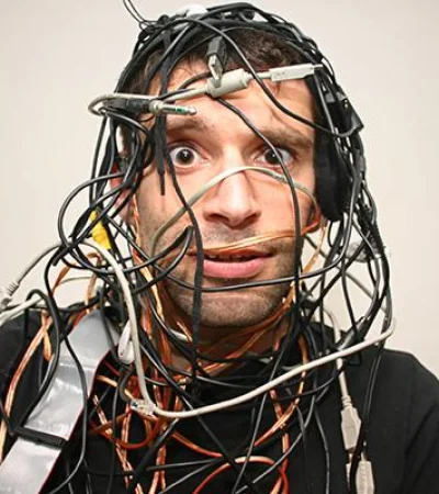 Los expertos aconsejan pasar por tres etapas para gestionar y eliminar el desorden digital en la vida diaria.