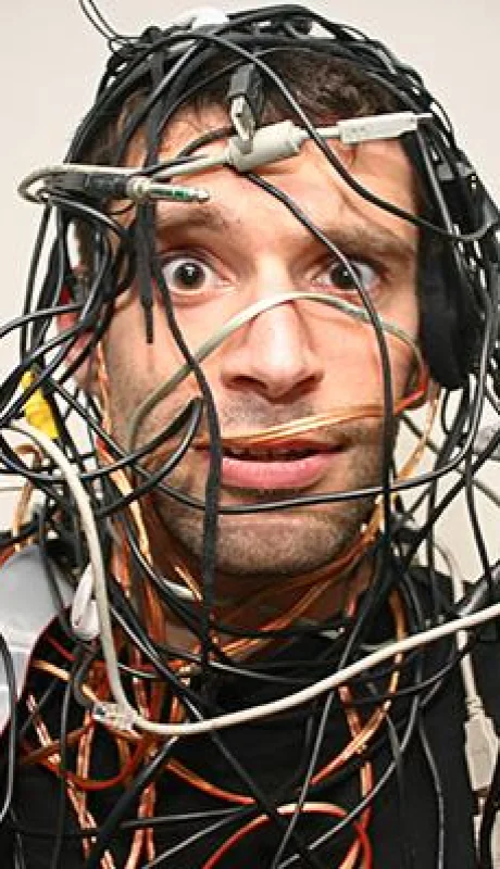 Los expertos aconsejan pasar por tres etapas para gestionar y eliminar el desorden digital en la vida diaria.