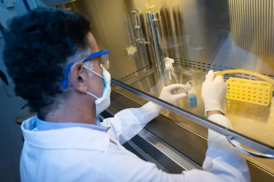 Manucha en el laboratorio