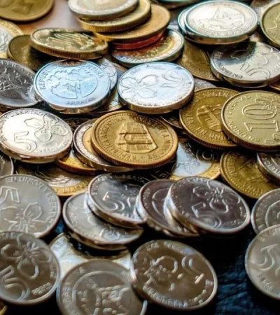 Por una moneda argentina de 10 centavos ofrecen entre los $150.000 y los $180.000.