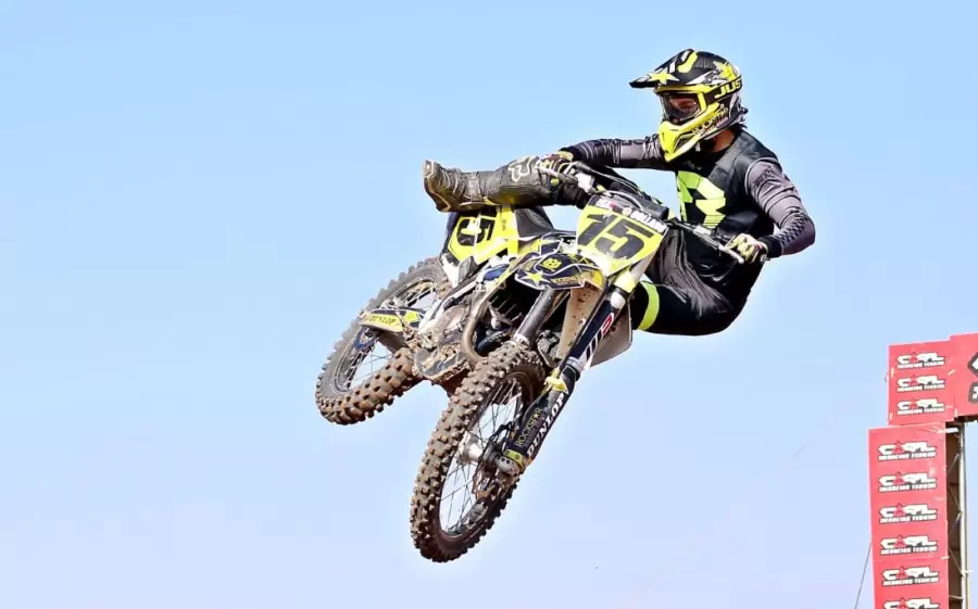 Espectacular secuencia de un crack del motocross