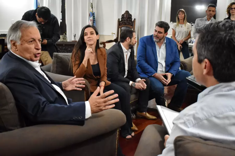 Titular del Ministerio Público Fiscal, Alejandro Gullé junto a otras autoridades.