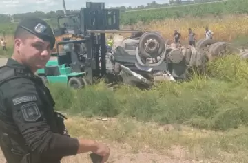 Volcó un camión chileno en la Ruta 7 y murió su conductor