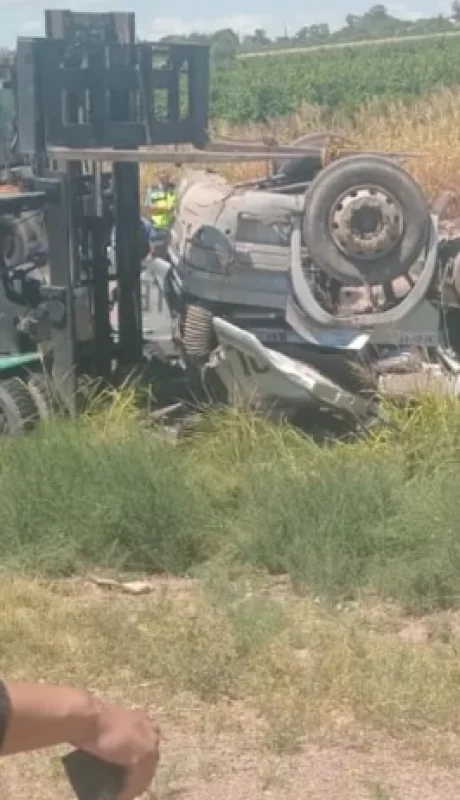 El accidente produjo complicaciones en el tránsito que a esa hora debió ser controlado por efecivos de la Policía de Mendoza.